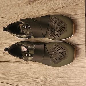 Tiem indoor cycling shoes. Barley used